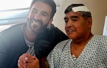 Врача Диего Марадоны обвинили в непредумышленном убийстве футболиста Врача Диего Марадоны обвинили в непредумышленном убийстве футболиста