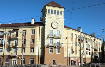 Оккупанты в Мариуполе снесли знаменитый дом с часами