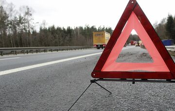 На польській трасі перекинувся автобус із українцями: є постраждалі