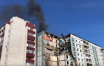 В Умані горить висотка, яку вчора атакувала Росія: відео В Умані горить висотка, яку вчора атакувала Росія: відео