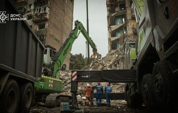 Авіація, роботи та ”хвилини тиші”: у Києві триває ліквідація наслідків обстрілів