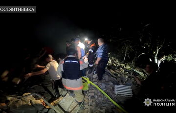 Росіяни скинули авіабомбу на житловий будинок на Донеччині: постраждала сім'я з дитиною