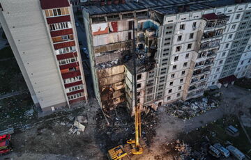 Рятувальна операція в Умані завершена: загинуло 23 особи, 6 з них - діти Рятувальна операція в Умані завершена: загинуло 23 особи, 6 з них - діти