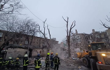 Ракетный удар по Краматорску: спасатели показали фото с места трагедии
