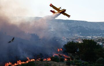Через лісові пожежі на Криті оголосили евакуацію
