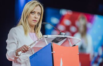 В Киев прибыла премьер Италии В Киев прибыла премьер Италии