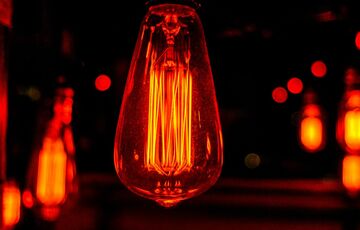 Украине придется выбирать между плановыми отключениями света и закупкой электричества по самой высокой цене