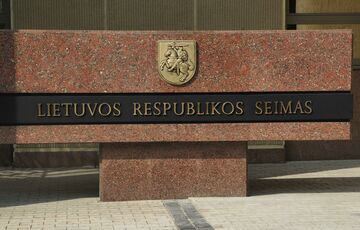 Парламент Литви тимчасово припинив роботу через коронавірус