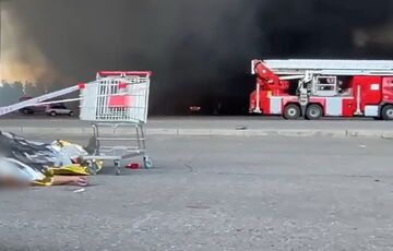 Удар по ”Епіцентру” у Харкові: у гіпермаркеті могли бути сотні людей (відео)