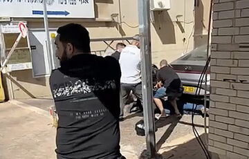 В ізраїльському місті Хадера чоловік із ножем напав на людей