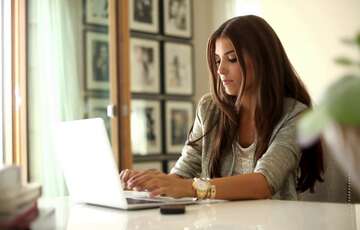 Эксперты L'Oreal переходят на виртуальные кисточки в Zoom