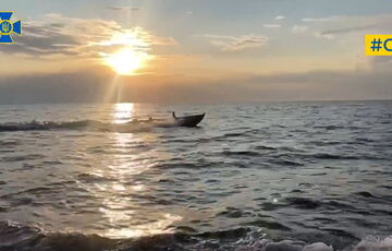 З'явилися унікальні кадри тренувань морських дронів, які атакували Кримський міст, десантний корабель та танкер