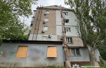 Росіяни скинули вибухівку на автомобіль поліції на Херсонщині Росіяни скинули вибухівку на автомобіль поліції на Херсонщині