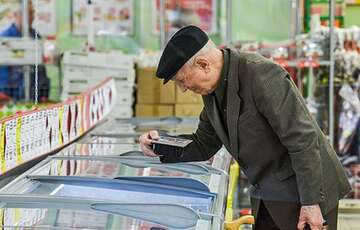 Степанов назвал время, когда пожилым людям уместно посещать продуктовые магазины 