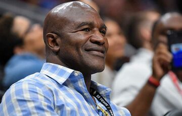 Легендарний американський боксер пояснив, чому поки що ніхто не переміг Усика