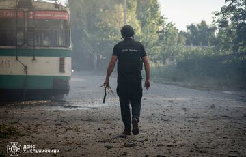 Спасатели показали последствия российского обстрела Хмельницкой области Спасатели показали последствия российского обстрела Хмельницкой области