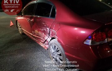 Киевский таксист устроил тройную аварию Киевский таксист устроил тройную аварию