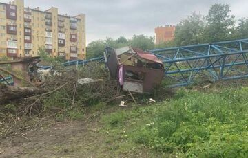 У Чернівцях впав будівельний кран: є постраждалий