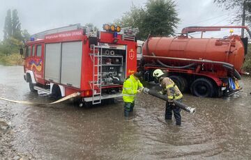 Одессу заливает непрекращающийся ливень: перекрыты улицы, отключаются светофоры, тяжело с транспортом