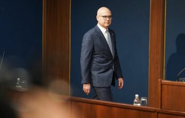 Прем'єр-міністр Сербії подав у відставку