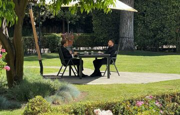 Повторная встреча Зеленского с Трампом не состоялась: президент Украины проводит переговоры с Макроном