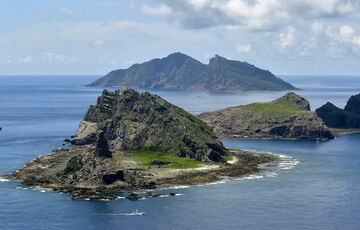 Военные корабли Китая вторглись в территориальные воды Японии у спорных островов Сенкаку Военные корабли Китая вторглись в территориальные воды Японии у спорных островов Сенкаку