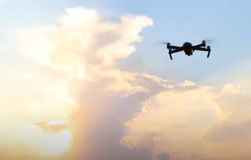 Россияне ударили дроном по магазину в Харьковской области