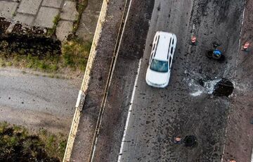 Баржевый мост в Херсоне дает России логистические преимущества, - разведка Британии