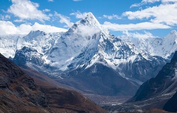 Семь альпинистов погибли в результате схода лавины в Непале