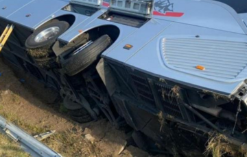 В Польше перевернулся пассажирский автобус В Польше перевернулся пассажирский автобус