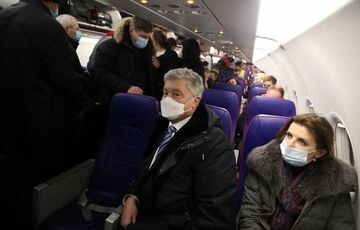 Петр Порошенко вернулся в Украину: в аэропорту у него отняли паспорт  Петр Порошенко вернулся в Украину: в аэропорту у него отняли паспорт