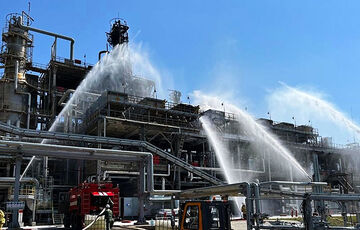 Большой российский НПЗ возобновил работу после атаки дронов Большой российский НПЗ возобновил работу после атаки дронов