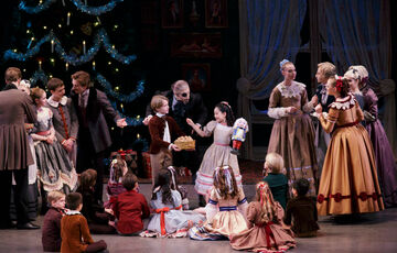 В Нью-Йорке из-за коронавируса отменен показ балета ”Щелкунчик” В Нью-Йорке из-за коронавируса отменен показ балета ”Щелкунчик”