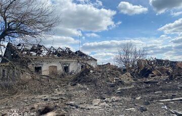 Россияне ударили по домам в Новохатском