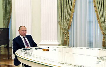 Путин снова рассмешил гигантским столом на встрече: фото