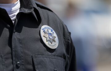 В Одессе пьяная компания жестоко избила и ограбила офицера полиции В Одессе пьяная компания жестоко избила и ограбила офицера полиции