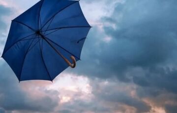 Грози, шквали та град: синоптики налякали прогнозом погоди на завтра