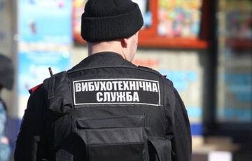 В Одессе ”заминировали” 5 школ, людей эвакуируют В Одессе ”заминировали” 5 школ, людей эвакуируют