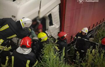 На Львівщині фура зіткнулася з автобусом: 4 загиблих, 7 поранених