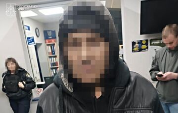 На Львівщині затримали чоловіка, який напав на військового ТЦК із киркою