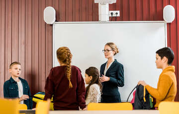 Майже 84% батьків та вчителів вважають, що в школах має бути сексуальна освіта, – дослідження