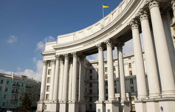 У МЗС різко відреагували на публікації ЗМІ про ”мирні плани” У МЗС різко відреагували на публікації ЗМІ про ”мирні плани”
