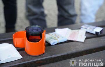 Носил с собой печати ТЦК и пустые бланки удостоверений: в Одессе общественник за $2 500 помогал уклонистам Носил с собой печати ТЦК и пустые бланки удостоверений: в Одессе общественник за $2 500 помогал уклонистам