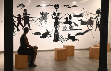 ”Краплі води на камінні, що горять”: Ніна Мурашкіна представила свою персональну виставку в Нью-Йорку