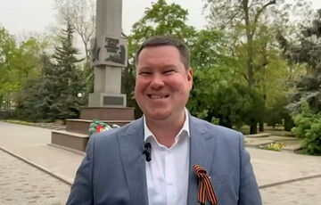 ”Где бабло”: Назначенного Россией ”главу” Новой Каховки уволили за видео, где он матерится у памятника