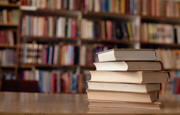 ТОП-5: лучшие фильмы о писателях 2020 года