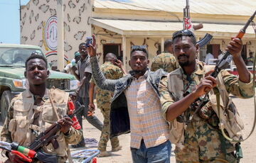 У Судані обстріляли дипломатичний конвой США та напали на посла ЄС