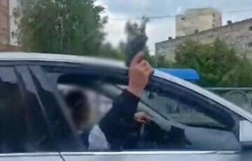 В Киеве мужчины устроили стрельбу из автомобиля