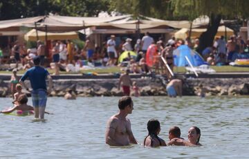 В Угорщині оголосили найвищий рівень небезпеки через спеку В Угорщині оголосили найвищий рівень небезпеки через спеку