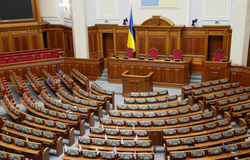 Майже всі депутати Ради отримали 100% надбавку до окладу у січні